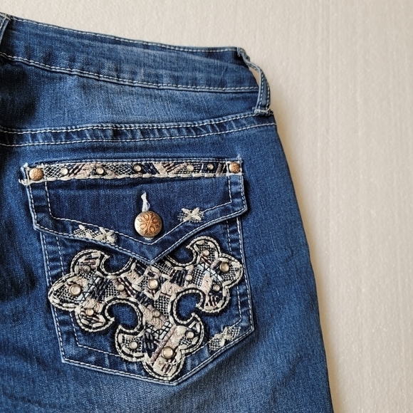 ND Weekend Shorts Womens 10 Mid Rise Cuffed Blue Denim Dark Wash Comfort Ladies - Picture 7 of 10